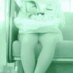 【盗撮動画】電車内で対面に座る女性の股間の▽ゾーンを赤外線カメラで狙ったった♪