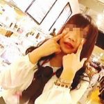 【盗撮動画】カラコン販売員のお姉さんが丁寧に説明してくれたのでお礼に逆さ撮りしてあげますた♪