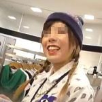 【盗撮動画】接客スマイルが可愛らしい店員さんがスカートに着替えさせられて逆さ撮りされてますた♪
