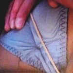 【盗撮動画】観るだけ撮るだけの撮り師をあざ笑うかのようにターゲット女子の股間を弄り倒す痴漢魔♪