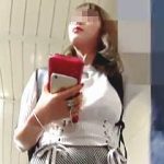 【盗撮動画】駅構内から色っぽいギャルをツケ狙って電車内でエッチなパンティーを逆さ撮りしますた♪