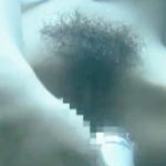 【盗撮動画】混浴露天風呂で一人きりになった瞬間を狙って湯中バイブオナニーしてる呆れた女性客♪