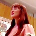 【盗撮動画】洋服の上からでもデカパイなのがハッキリわかる店員さんのムチムチな下半身を逆さ撮り♪