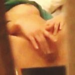 【盗撮動画】外出先で性的な興奮に遭遇した女子が帰宅早々激しいマンズリオナニーしてますた♪