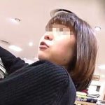 【盗撮動画】丁寧に商品説明してくれる近所のお姉さんタイプの店員さんをパンチラ逆さ撮りしたった♪