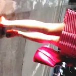 【盗撮動画】夜中に一人歩きしてるお仕事帰りの風俗嬢に声を掛けて仕事道具の下半身をスカメク撮り♪