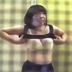 【盗撮動画】スポーツクラブの更衣室で着替えてる女子たちを隠し撮りしてる男性インストラクター♪