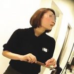 【盗撮動画】お嬢様系のセレクトショップで働く落ち着いた雰囲気の店員さんに逆さ撮りアタック♪