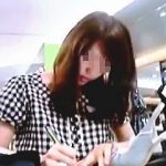 【盗撮動画】彼女へのプレゼントの体でショップに潜入して綺麗な店員さんのＨなパンチラＧＥＴ♪