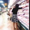 【盗撮動画】ハイリスクなスーパーで夕飯の食材を買いに来た若妻たちのパンチラ撮ったった♪