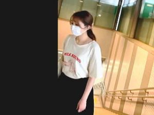【盗撮動画】エ～そりゃないわ～って一瞬思ったら意外にエロかったロンスカ女子のスカートの中身♪