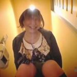 【閲覧注意】トイレに駆け込み間に合った娘とお漏らししちゃった娘の天国と地獄模様♪