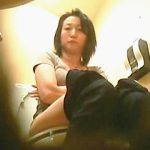 【盗撮動画】リーズナブルなのに美味しいと評判なイタリアンレストランの女子トイレ風景♪