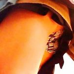 【盗撮動画】カメラのレンズをちょっと下方に置いただけでパンチラ撮り放題なＪＫが狙い目♪