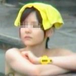 【盗撮動画】露天風呂で周囲の女子たちを瞬殺で公開処刑してるアイドルクラスの女の子♪