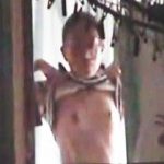 【盗撮動画】生活感満載の女性のアパートを隠し撮りしてたらカメラに気付いて大サービス♪