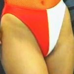 【盗撮動画】実に目出度い紅白のハイレグで股間粘着撮りに笑顔を見せるキャンギャルたち♪