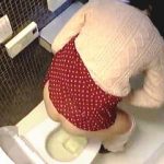 【盗撮動画】小奇麗な洋式トイレが普及しまくった現代のリアルな女子トイレ盗撮映像がコレ♪