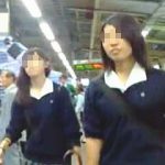 【盗撮動画】スカメクしなくても本来女子校生はパンティーを魅せつけることが自然だと思う件♪