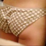 【盗撮動画】残業日は帰宅途中に女子大生の入浴タイムを覗いてから帰るオレのリフレッシュ法♪