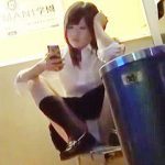 【盗撮動画】ミニスカ穿いてるのに行儀が悪くてパンチラどころかパンモロしてる平成の女子校生♪