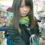 【盗撮動画】イケイケのミニスカＪＫより現実的なガチ女子校生の無垢なパンチラが好きならコレ♪