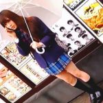 【盗撮動画】梅雨どきでパンティもお湿り状態と思われる女子校生のエッチな傘さしパンチラ♪