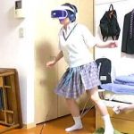 【盗撮動画】ＪＫの彼女を部屋に招いてＶＲさせてる間にパンチラ逆さ撮りしてる彼氏の裏の顔♪