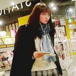 【盗撮動画】いつも靴にはカメラ仕込んでてＪＫがいつ現れてもスタンバイできてる万全な撮り師♪