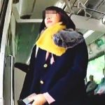 【盗撮動画】何度か電車を乗り換えて遠方から通学してる女子校生のパンチラは眩しかった件♪