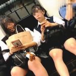 【盗撮動画】電車内で狙い目のＪＫ二人組を見掛けたので予定の無かった駅で降りて追跡逆さ撮り♪
