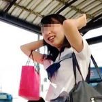 【盗撮動画】大学受験まではまだ時間がありそうな女子校生のフレッシュなパンチラで暑気払い♪
