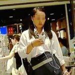 【盗撮動画】お買い物中の女子校生たちをガチで逆さ撮りして生パンチラを捕獲しまくる撮り師♪