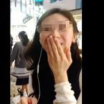 【盗撮動画】声を掛けたら笑顔で応対してくれた親切な女子たちをスカメク撮りしてパンチラ拝見♪