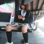 【盗撮動画】最狂クラスのＪＫパンチラが撮れたので調子に乗って声まで掛けてる浮かれた撮り師♪