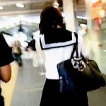 【盗撮動画】大人びたルックスにセーラー服という公開風俗チックな女子校生のエロ過ぎるパンチラ♪