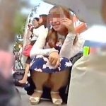 【盗撮動画】ズッコケパンチラや連続スカメクパンチラしゃがみパンチラとパンチラ祭り絶賛開催中♪