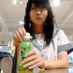 【盗撮動画】ＳＮＳで知り合った女子校生とフードコートで待ち合わせして￥交我慢のパンチラ撮り♪