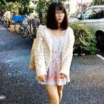 【盗撮動画】パンチラアピールが著しい女子と密室のエレベーターに相乗りして密着逆さ撮り♪