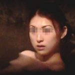 【盗撮動画】雰囲気バツグンの女湯の岩風呂で全裸マーメイド状態で入浴してるご婦人を隠し撮り♪