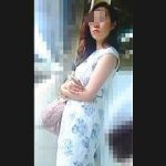 【盗撮動画】美脚で綺麗でインテリジェンスなお姉さんの色っぽいパンチラに目が釘付け♪