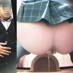 【無修正】塾のトイレに仕込まれたカメラでおマ〇コ丸見えオシッコを撮られたガチ女子校生♪