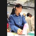 【盗撮動画】清純そうな女の子たちばかりが集まってる文具店で清純パンチラを追跡撮り♪