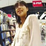 【盗撮動画】レンタル店で見かけた女子にフェイクで声掛けてから清純なパンチラを撮りまくり♪
