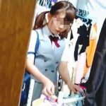 【盗撮動画】本日のターゲットはこの女子校生。下着屋に潜入した女撮り師が試着室を隠し撮り♪