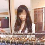 【盗撮動画】男たちの視線を浴びたい願望が見染み出てる美脚ギャルのパンチラ拝み撮り♪