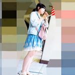 【盗撮動画】強烈な引力でカメラを引き寄せて止まないヒラヒラスカート女子の桃尻パンチラ♪