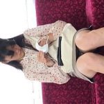 【盗撮動画】電車内で咳エチケット必須のマスクを整えてる女の子の対面パンチラ♪