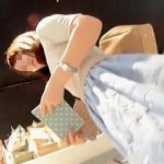 【盗撮動画】女子御用達のショップに潜入した女撮り師にエッチなパンチラ撮られたお嬢様♪