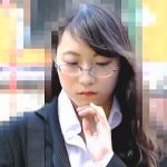 【盗撮動画】インテリジェンスな雰囲気漂うOLが痴漢に指マンとミニローターで弄られてた♪